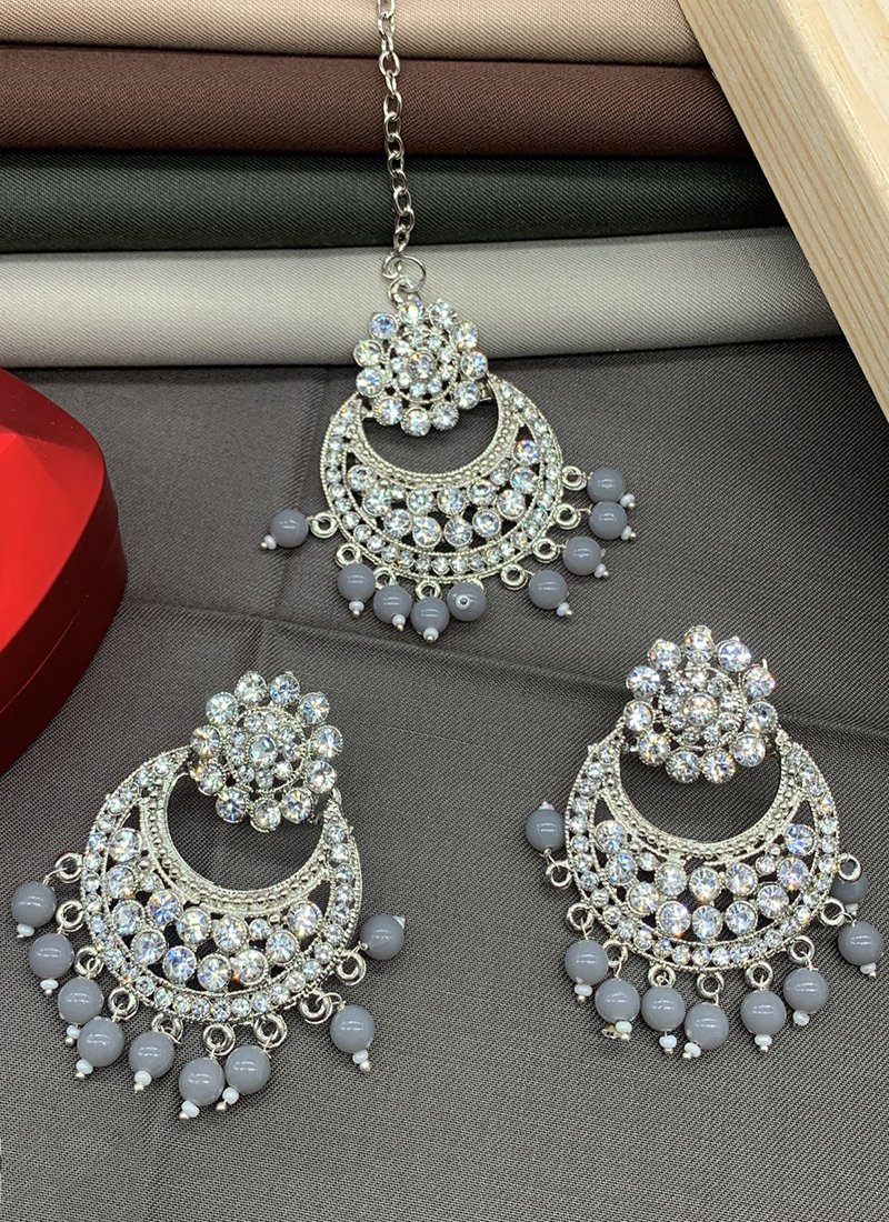 Grey colour earrings with shop maang tikka